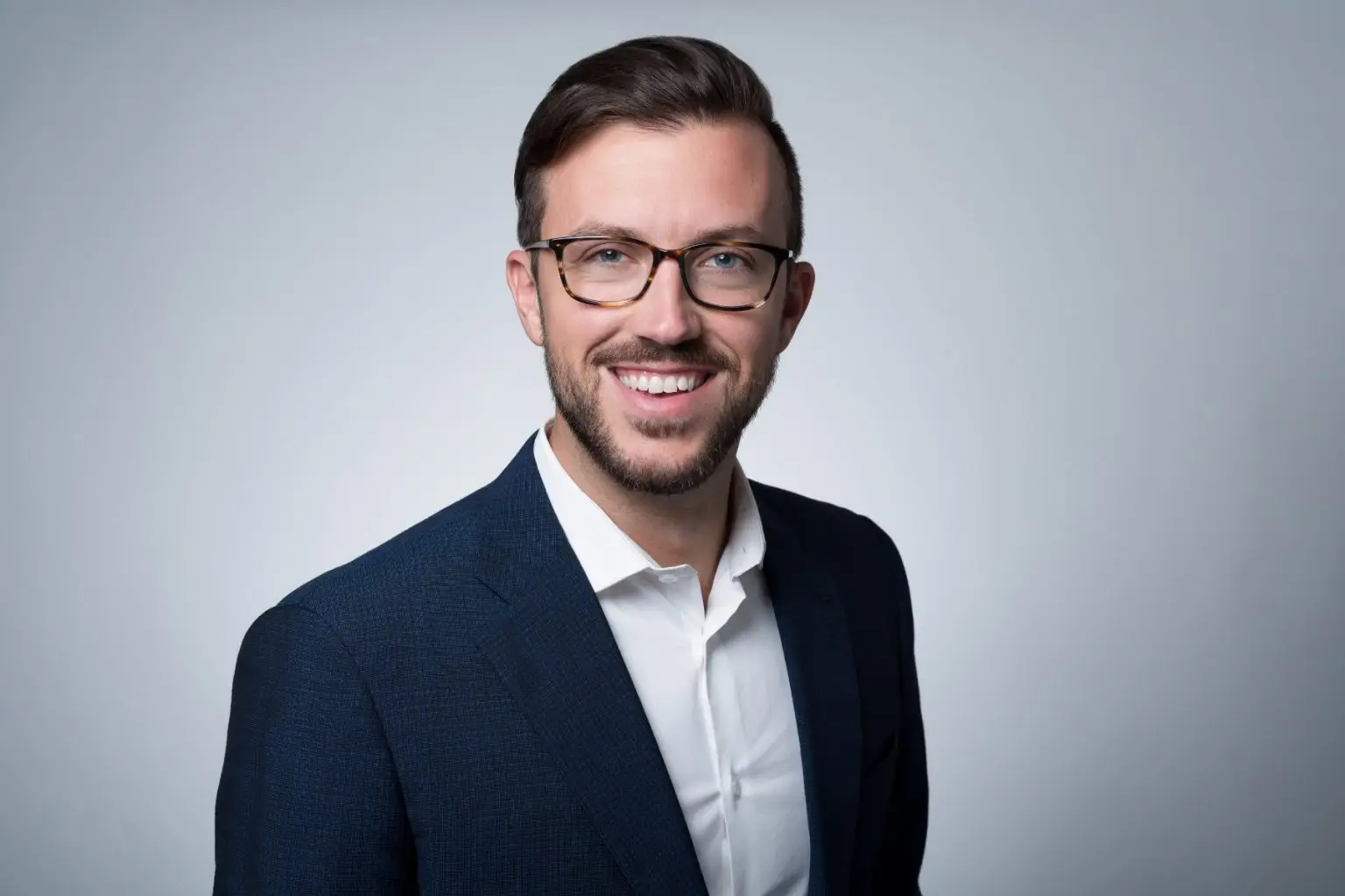 Professional Headshot Poses Blog Post 1536x1024 1